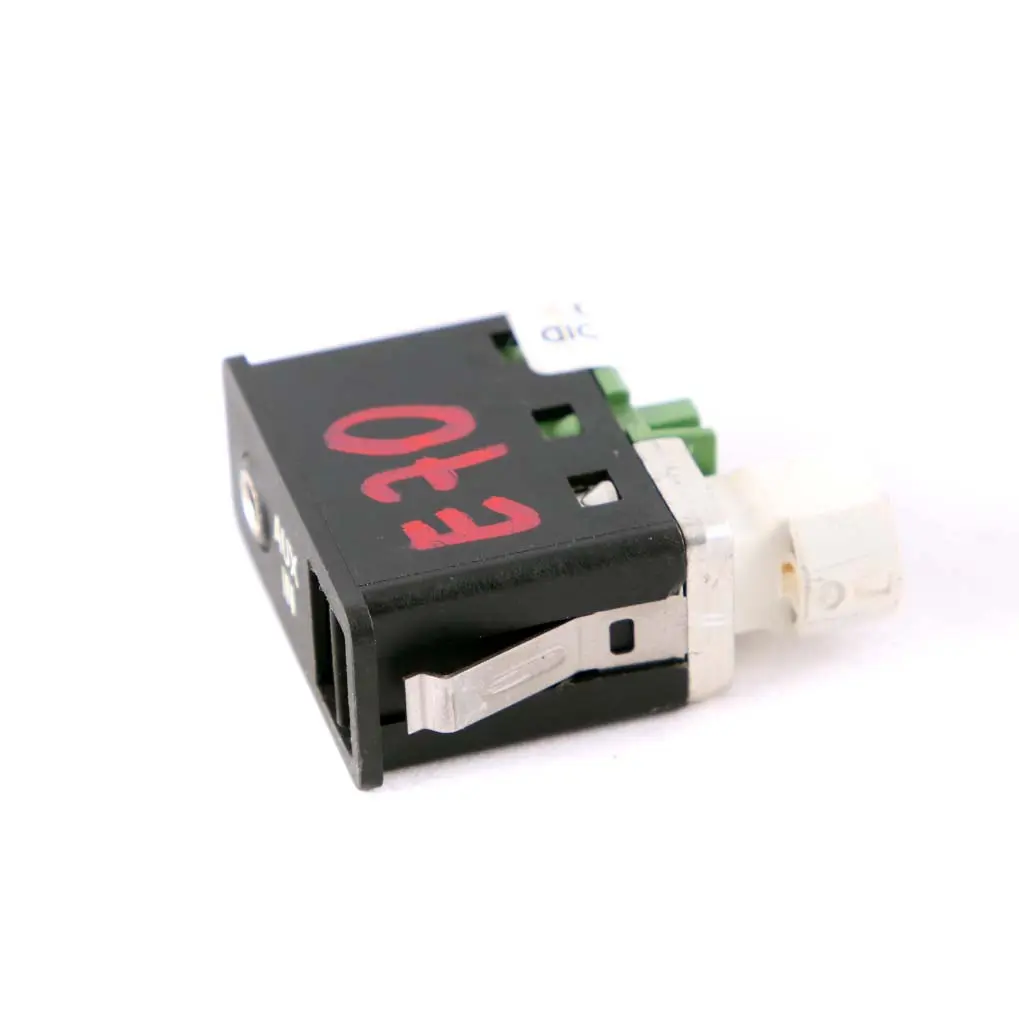 BMW 1 3 5 Series E60 E61 E81 E87 E90 E91 USB AUX In Socket Port Plug - SKU 9129652 - Part number 9138402