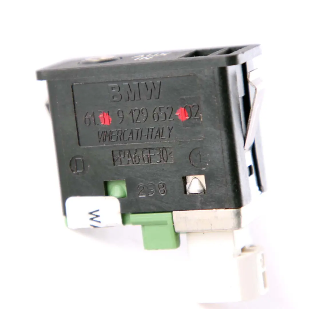BMW 1 3 5 Series E60 E61 E81 E87 E90 E91 USB AUX In Socket Port Plug - SKU 9129652 - Part number 9138402