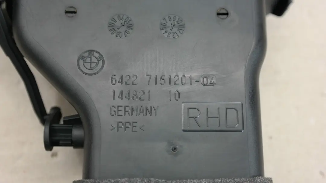 Frischluftgrill Luftdüse Lüftungsschlitz Vorne Links für BMW E90 E91 E92 E93 mit Teilenummer 9130465 BMW E90 E91 E92 E93 Frischluftgrill Luftdüse Lüftungsschlitz Vorne Links - SKU 9130465 - Teilenummer 9130465