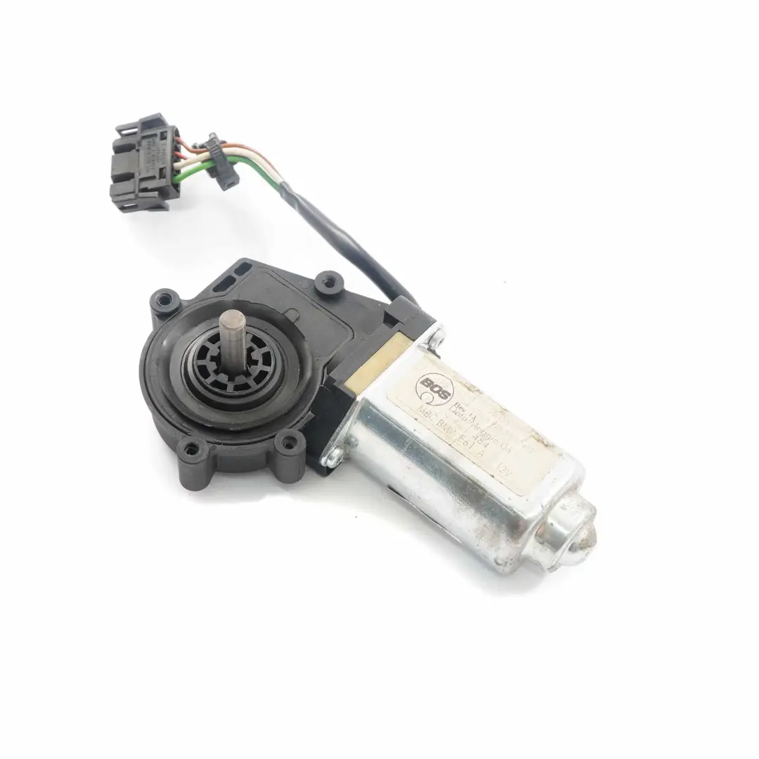 Trunk Lid Tailgate Unit Motor to Drive Motor BMW E61 Touring Automatic with Part number 9131174 Drive Motor BMW E61 Touring Automatic Trunk Lid Tailgate Unit Motor - SKU 9131174 - Part number 9131174