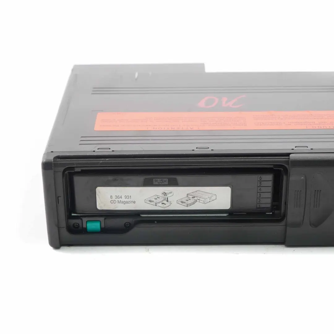 Changeur de CD 6 disques avec chargeur pour Mini Cooper One R50 R53 à propos du numéro de pièce 6946989 Mini Cooper One R50 R53 Changeur de CD 6 disques avec chargeur - SKU 9131852 - Numéro de pièce 6946989