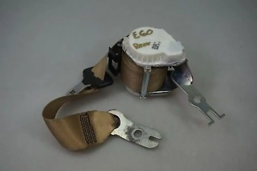 Cinturón de seguridad trasero superior Beige para BMW E60 LCI con número de pieza 9132816 BMW E60 LCI Cinturón de seguridad trasero superior Beige - SKU 9132816 - Número de pieza 9132816