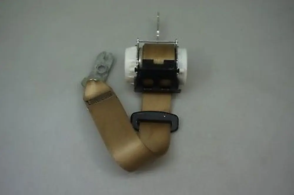 Cinturón de seguridad trasero superior Beige para BMW E60 LCI con número de pieza 9132816 BMW E60 LCI Cinturón de seguridad trasero superior Beige - SKU 9132816 - Número de pieza 9132816