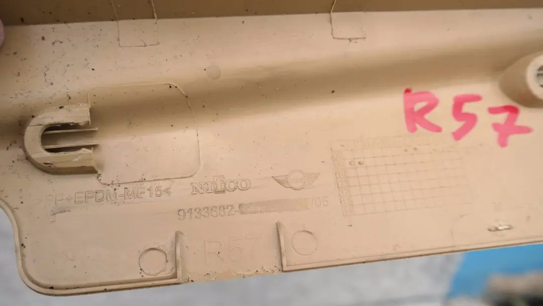 Seitenverkleidung unten vorne rechts TUSCAN BEIGE 7267062 für BMW Mini R57 Cabrio mit Teilenummer 9133682 BMW Mini R57 Cabrio Seitenverkleidung unten vorne rechts TUSCAN BEIGE 7267062 - SKU 9133682 - Teilenummer 9133682