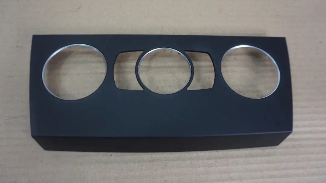 Panel ramka obudowa klimatyzacji klimy BMW E90 E91 do o numerze 51459137561 Panel ramka obudowa klimatyzacji klimy BMW E90 E91 - SKU 9137561 - Numer Części 51459137561