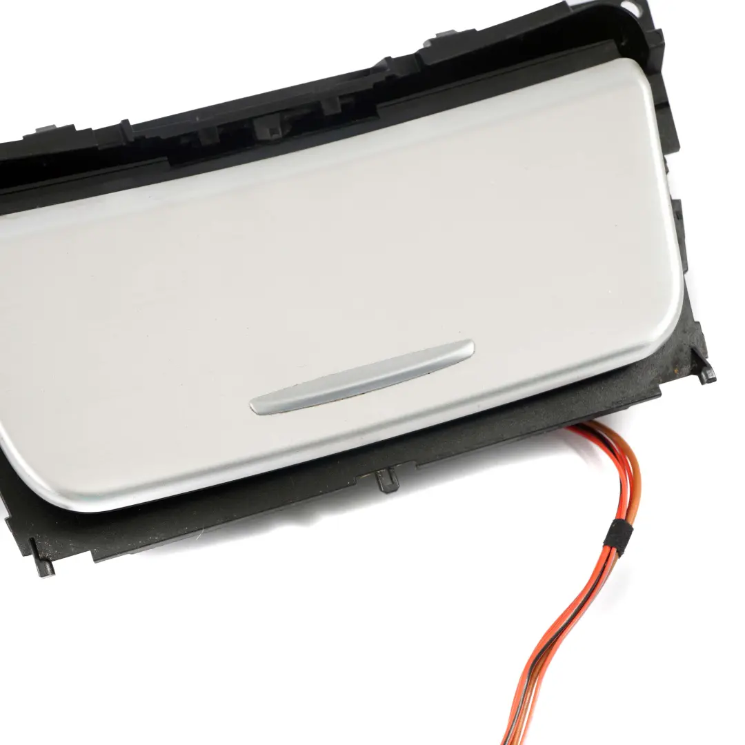 Posacenere Console Centrale Alu Accent Rettifica Akzentschliff per BMW E81 E87 LCI con numero di parte 9137621 BMW E81 E87 LCI Posacenere Console Centrale Alu Accent Rettifica Akzentschliff - SKU 9137621 - Numero di parte 9137621