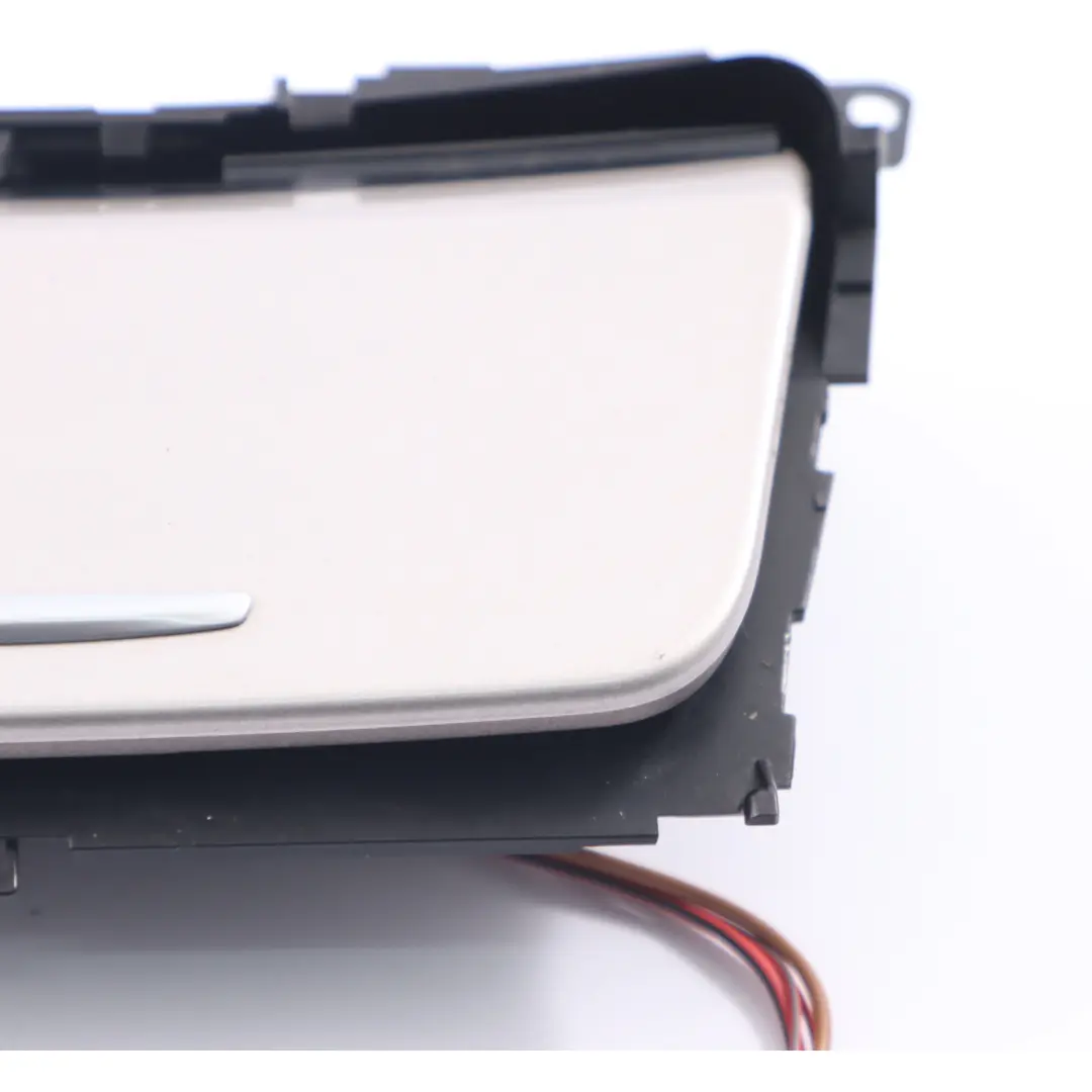 Consola Central Cenicero Kaschmir Silber para BMW E87 LCI E81 E82 E88 con número de pieza 9137624 BMW E87 LCI E81 E82 E88 Consola Central Cenicero Kaschmir Silber - SKU 9137624 - Número de pieza 9137624