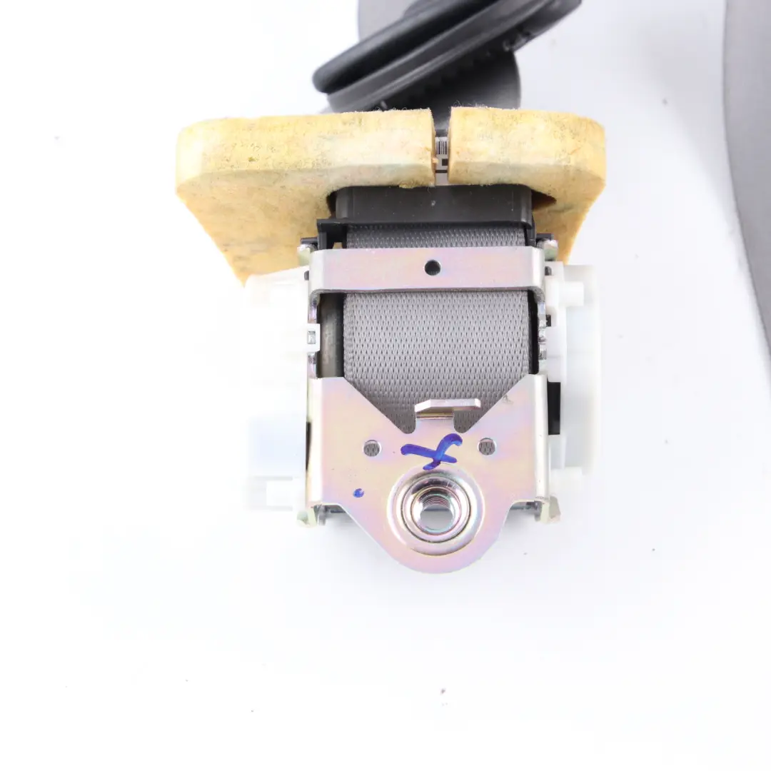 Cintura Sicurezza Superiore Limitatore Anteriore Sinistro Grigio per BMW E92 con numero di parte 9138239 BMW E92 Cintura Sicurezza Superiore Limitatore Anteriore Sinistro Grigio - SKU 9138239 - Numero di parte 9138239