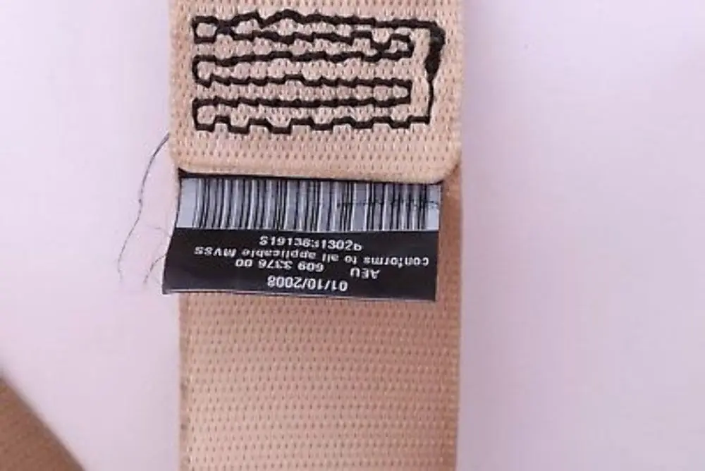 Anteriore Sinistra Limitatore Cinghia Superiore Beige per BMW E60 E61 LCI con numero di parte 9138313 BMW E60 E61 LCI Anteriore Sinistra Limitatore Cinghia Superiore Beige - SKU 9138313 - Numero di parte 9138313