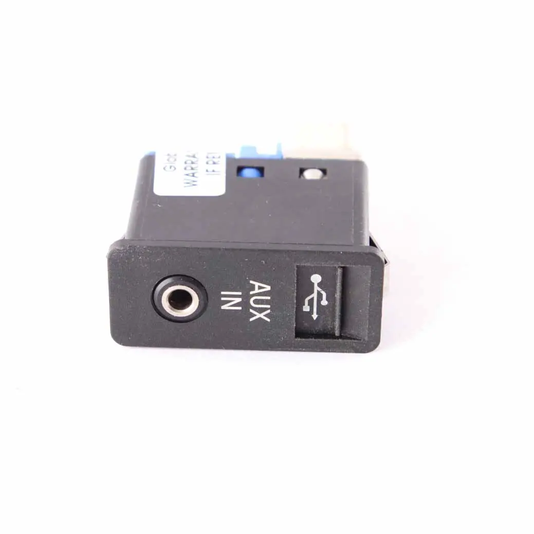  Prise USB AUX BMW E60 E61 E81 E87 E90 E91 Port Bouchon - SKU 9138402 - Numéro de pièce 9138402