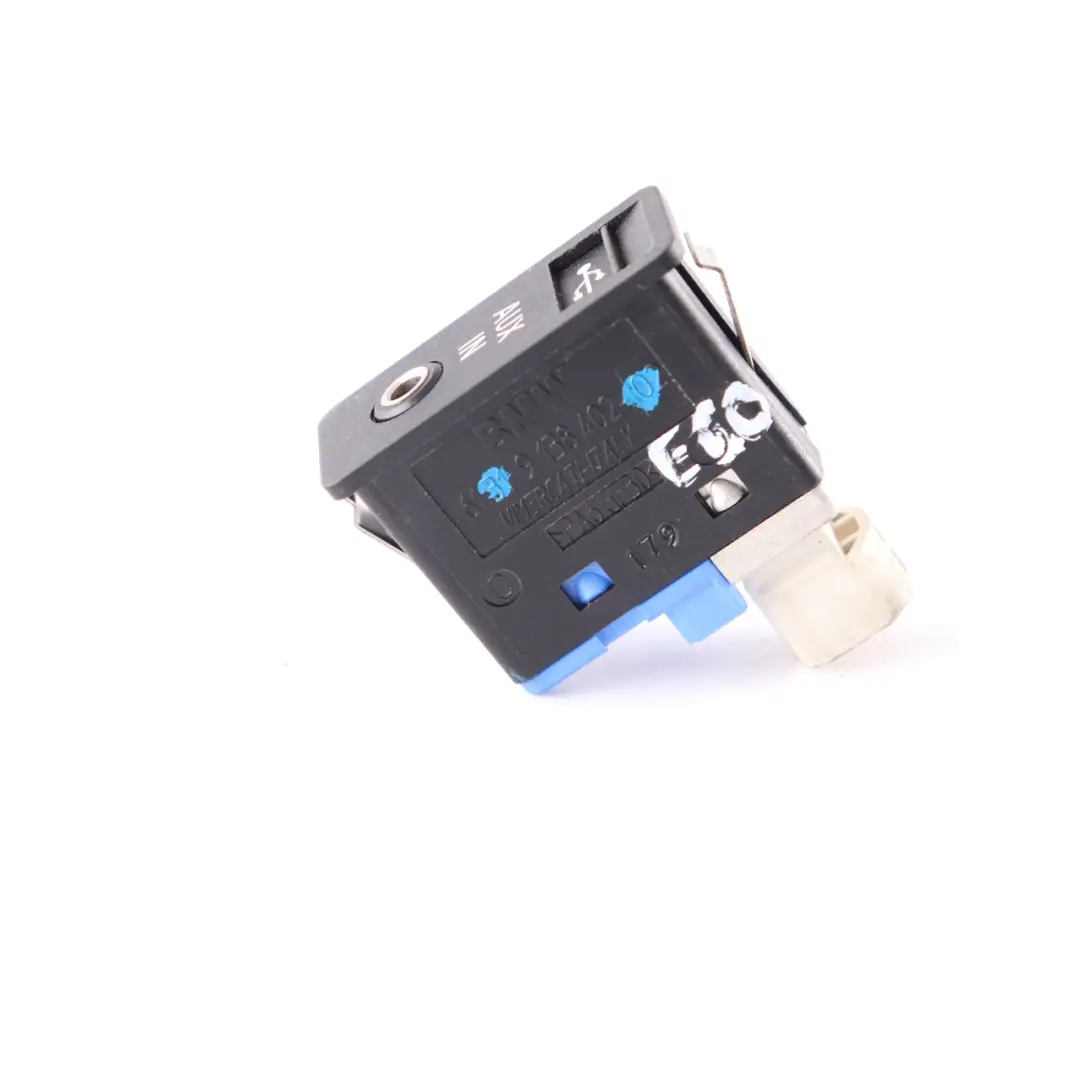  Prise USB AUX BMW E60 E61 E81 E87 E90 E91 Port Bouchon - SKU 9138402 - Numéro de pièce 9138402