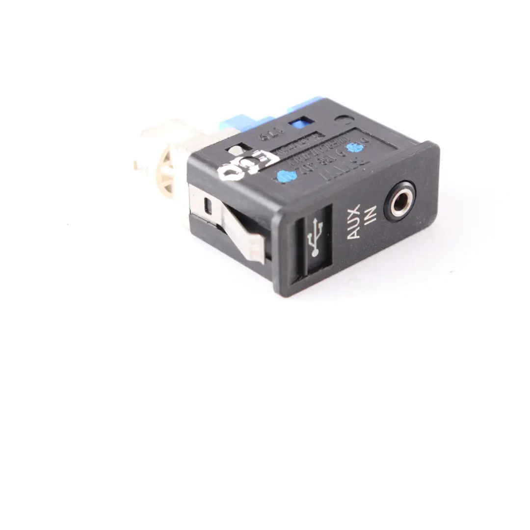  Prise USB AUX BMW E60 E61 E81 E87 E90 E91 Port Bouchon - SKU 9138402 - Numéro de pièce 9138402