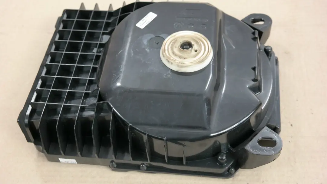 BMW 1 3 er E81 E82 E87 E88 E90 E91 E92 Zentralbass links STEREO-SYSTEM - SKU 9143233 - Teilenummer 65139143233