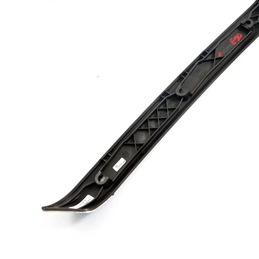 Aluminium Strip Trim Rear Right Door Glacier Silber Silver para BMW E90 con número de pieza 9145410 BMW E90 Aluminium Strip Trim Rear Right Door Glacier Silber Silver - SKU 9145410 - Número de pieza 9145410