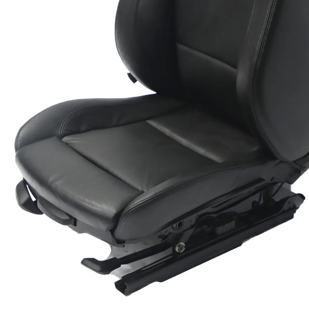 Siège avant droit décapotable M Sport chauffant en cuir noir pour BMW E88 à propos du numéro de pièce 9145608 BMW E88 Siège avant droit décapotable M Sport chauffant en cuir noir - SKU 9145608 - Numéro de pièce 9145608