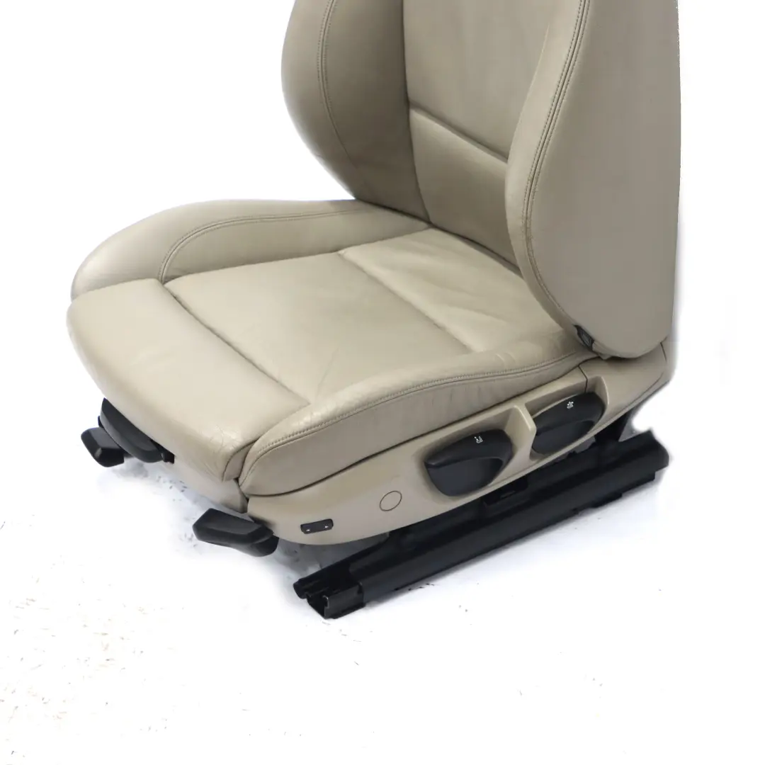 Fotel Lewy Przód Podgrzewana Skóra Boston Beżowe Wnętrze do BMW E88 Sport o numerze 9145613 BMW E88 Sport Fotel Lewy Przód Podgrzewana Skóra Boston Beżowe Wnętrze - SKU 9145613-1 - Numer Części 9145613