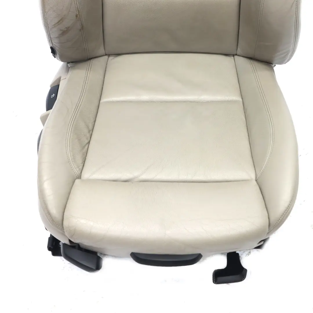 Asiento Delantero Derecho Calefaccionado Cuero Boston Beige para BMW E88 Sport con número de pieza 9145614 BMW E88 Sport Asiento Delantero Derecho Calefaccionado Cuero Boston Beige - SKU 9145614-1 - Número de pieza 9145614