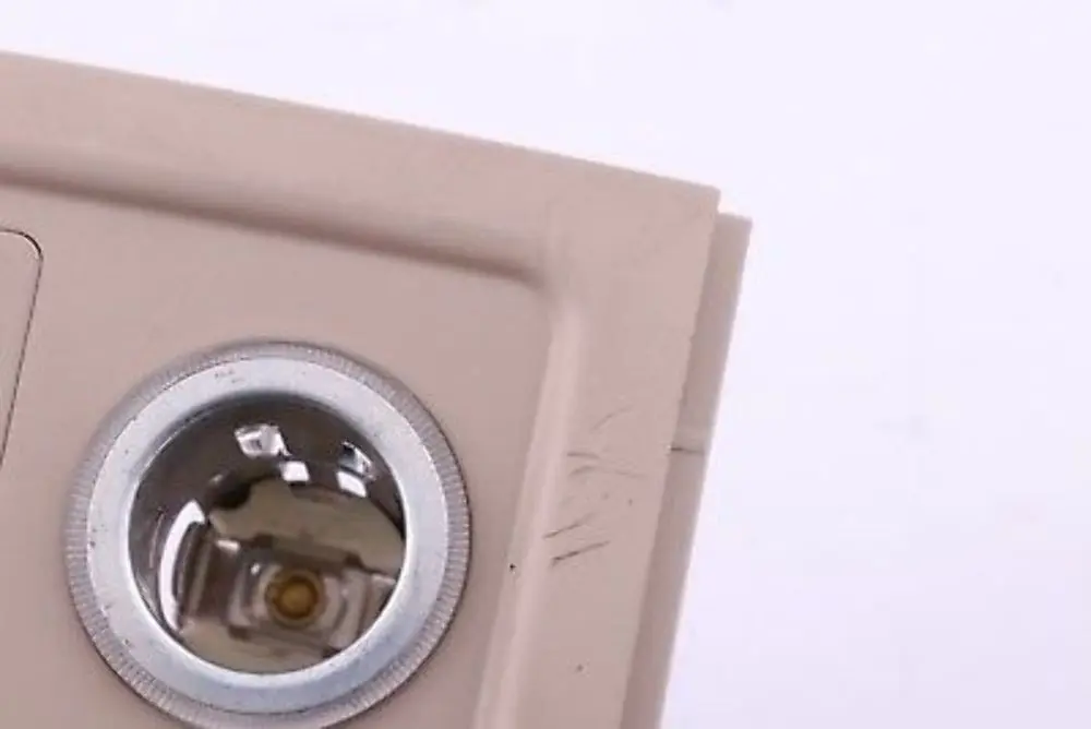 BMW 5er E60 E61 Mittelkonsole hinten Zigarettenanzünder Cremebeige - SKU 9147012 - Teilenummer 7141357