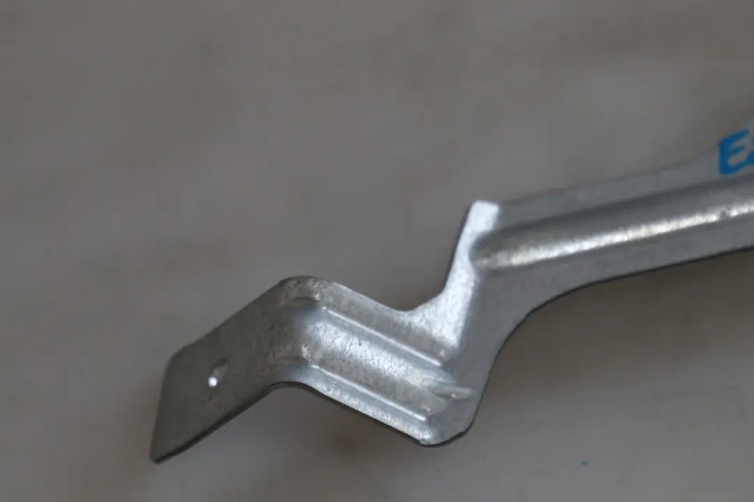 Reihe E89 Roadster Halter links 5143 für BMW Z4 mit Teilenummer 9147529 BMW Z4 Reihe E89 Roadster Halter links 5143 - SKU 9147529 - Teilenummer 9147529