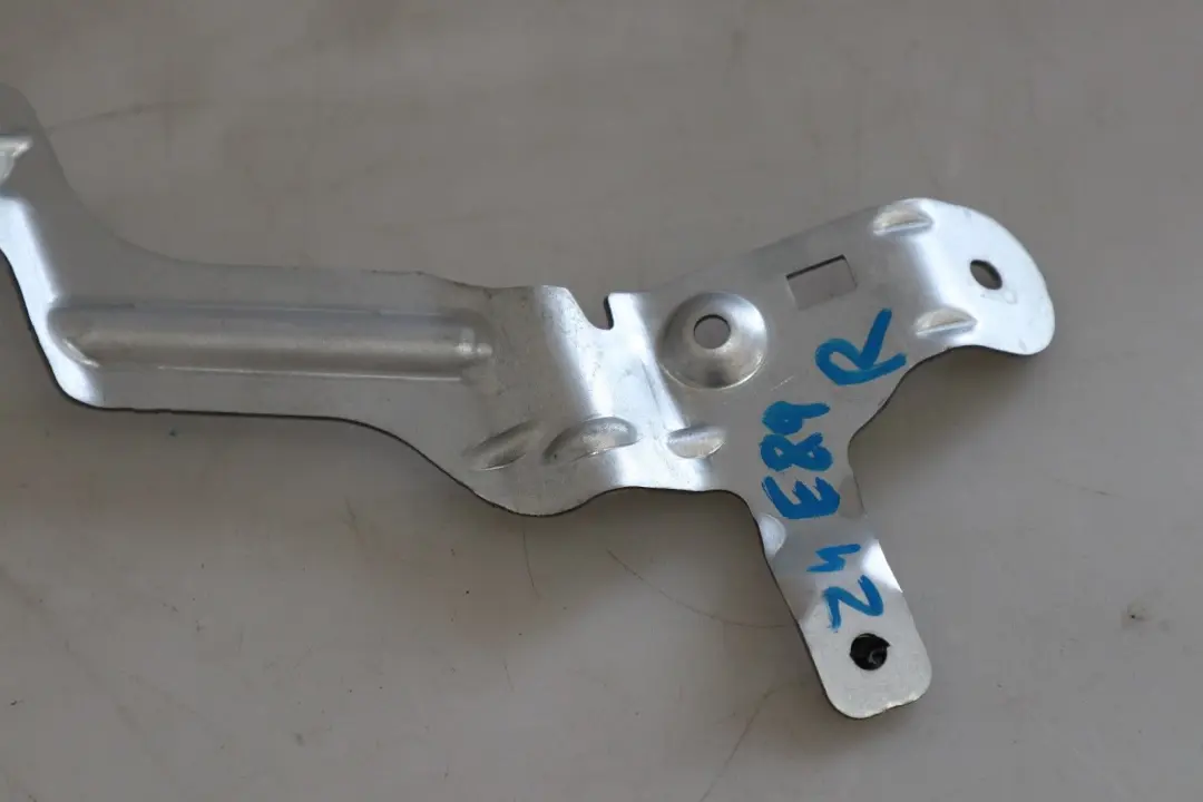 Bracket Right O/S Lateral Trim Panel Rear to BMW Z4 Series E89 Roadster with Part number 9147530 BMW Z4 Series E89 Roadster Bracket Right O/S Lateral Trim Panel Rear - SKU 9147530 - Part number 9147530