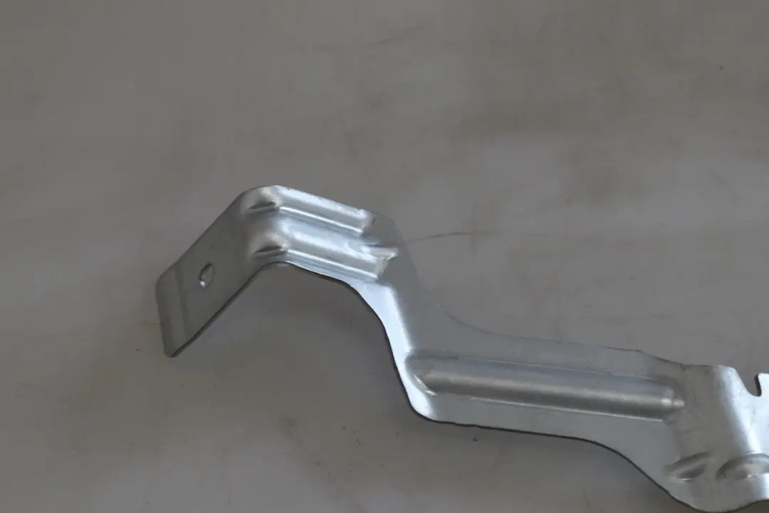 Bracket Right O/S Lateral Trim Panel Rear to BMW Z4 Series E89 Roadster with Part number 9147530 BMW Z4 Series E89 Roadster Bracket Right O/S Lateral Trim Panel Rear - SKU 9147530 - Part number 9147530