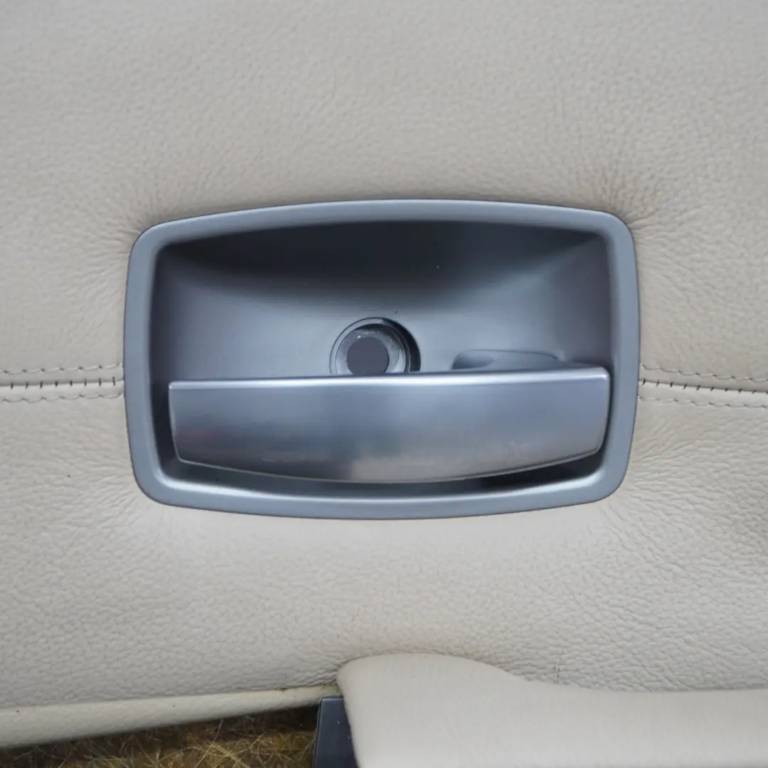 Boczek Drzwi Prawy Przód Skóra Beż do BMW E65 E66 o numerze 9153602 BMW E65 E66 Boczek Drzwi Prawy Przód Skóra Beż - SKU 9153602 - Numer Części 9153602