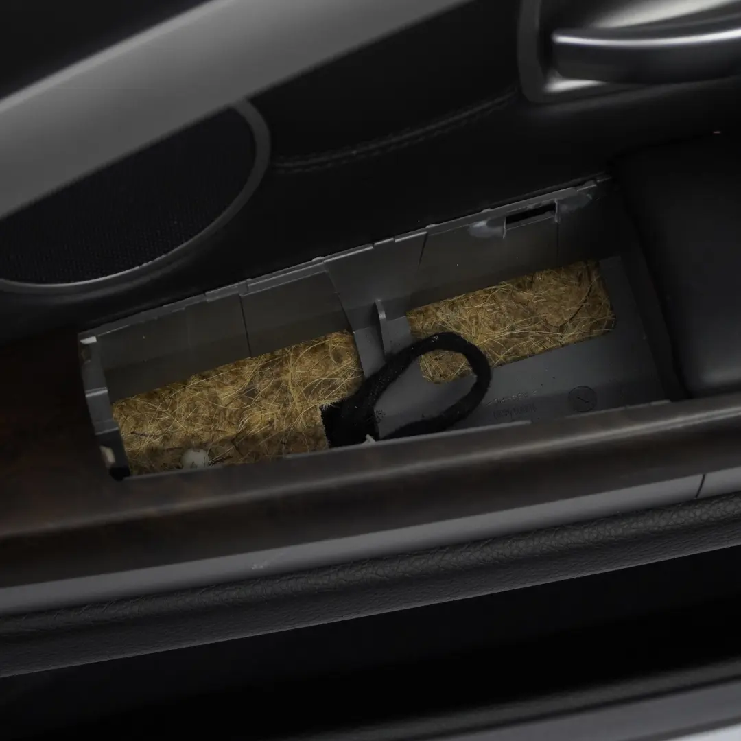 Boczek Drzwi Prawy Przód Skóra do BMW E65 E66 o numerze 9154472 BMW E65 E66 Boczek Drzwi Prawy Przód Skóra - SKU 9154472 - Numer Części 9154472