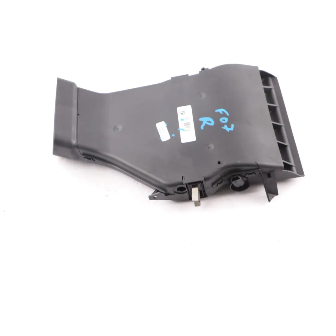 Auxiliary Heater Vent Air Duct Right O/S to BMW F07 GT Electric with Part number 9158584 BMW F07 GT Electric Auxiliary Heater Vent Air Duct Right O/S - SKU 9158584 - Part number 9158584