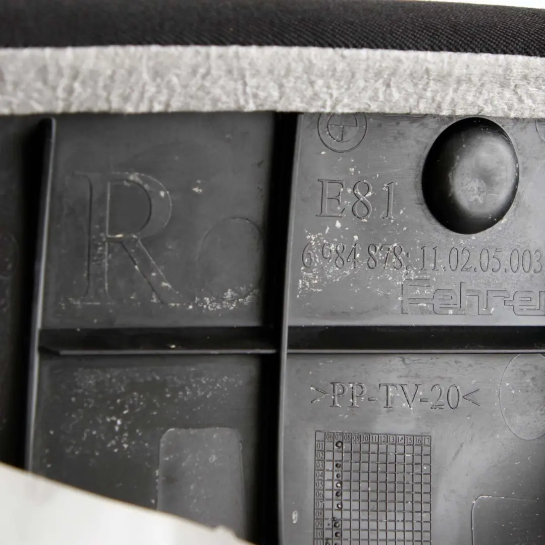 Finitura Laterale Sedile Posteriore Angolo Destro Panno Rete per BMW E81 E82 con numero di parte 9158960 BMW E81 E82 Finitura Laterale Sedile Posteriore Angolo Destro Panno Rete - SKU 9158960 - Numero di parte 9158960