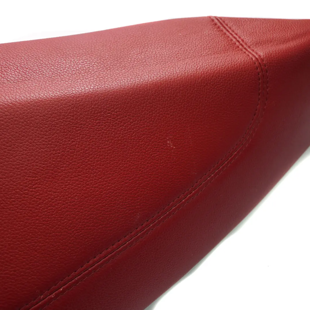 Lateral Acabado Esquina Asiento Trasero Izquierdo Cuero Rojo para BMW E81 E82 con número de pieza 9158979 BMW E81 E82 Lateral Acabado Esquina Asiento Trasero Izquierdo Cuero Rojo - SKU 9158979-1 - Número de pieza 9158979