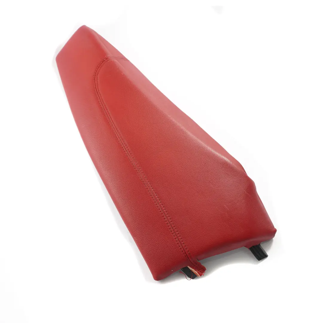 Finitura Laterale Angolo Sedile Posteriore Destro Pelle Boston Red per BMW E81 E82 con numero di parte 9158980 BMW E81 E82 Finitura Laterale Angolo Sedile Posteriore Destro Pelle Boston Red - SKU 9158980-1 - Numero di parte 9158980