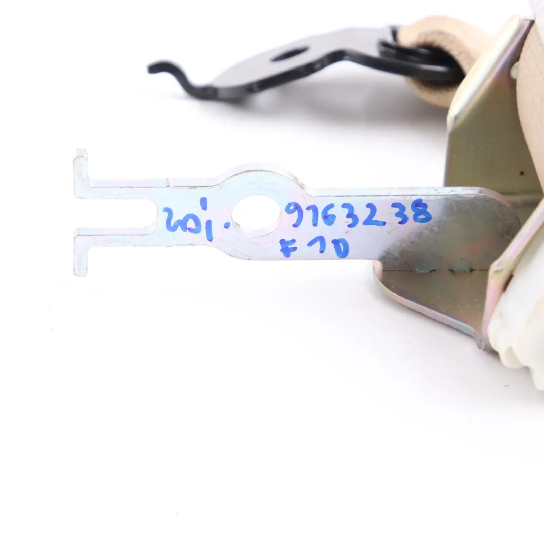 Pas bezpieczeństwa Tylny Lewy Prawy Kolor Venetobeige do BMW F01 F10 o numerze 9163238 BMW F01 F10 Pas bezpieczeństwa Tylny Lewy Prawy Kolor Venetobeige - SKU 9163238 - Numer Części 9163238