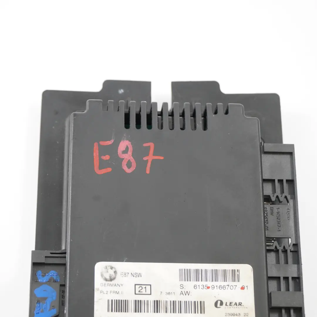 Modulo luci vano piedi Unità di controllo NSW PL2 FRM II Lear per BMW E87 con numero di parte 9166707 BMW E87 Modulo luci vano piedi Unità di controllo NSW PL2 FRM II Lear - SKU 9166707-1 - Numero di parte 9166707