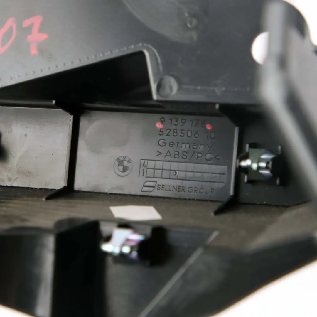 Panneau d'habillage de la paroi du coffre à droite Rail Noir 9139176 pour BMW F07 GT à propos du numéro de pièce 9167392 BMW F07 GT Panneau d'habillage de la paroi du coffre à droite Rail Noir 9139176 - SKU 9167392 - Numéro de pièce 9167392