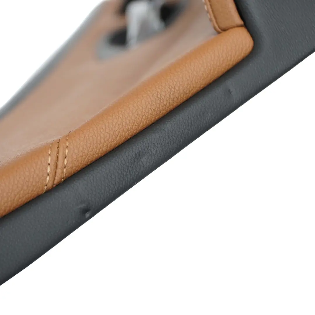 Panneau Portieres Revetement Arriere Gauche Cuir Dakota Brun pour BMW E90 LCI à propos du numéro de pièce 9167913 BMW E90 LCI Panneau Portieres Revetement Arriere Gauche Cuir Dakota Brun - SKU 9167913 - Numéro de pièce 9167913