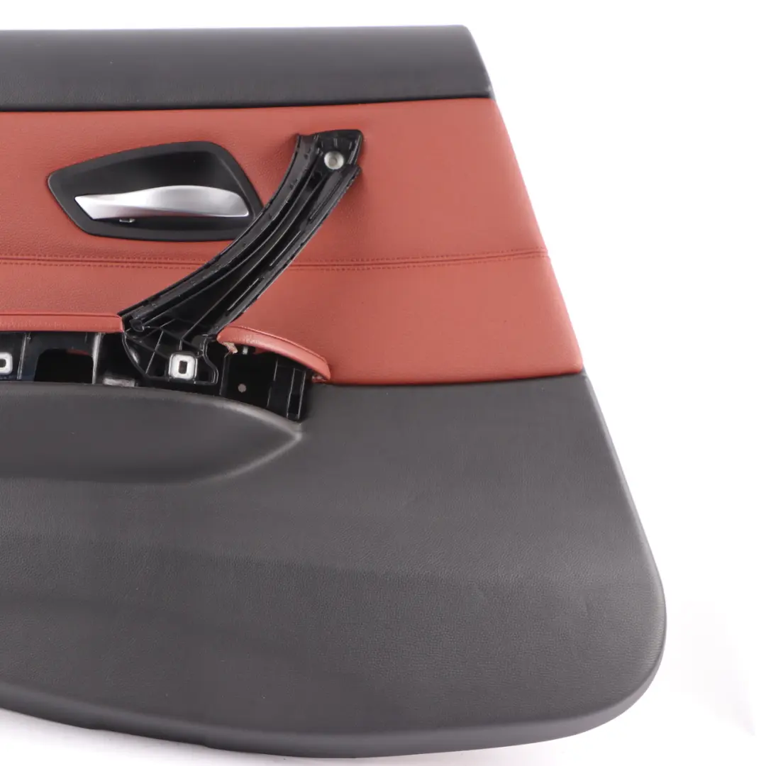 Tarjeta de Puerta Trasera Panel Izquierdo Cuero Dakota Rojo Marrón para BMW E90 LCI con número de pieza 9167915 BMW E90 LCI Tarjeta de Puerta Trasera Panel Izquierdo Cuero Dakota Rojo Marrón - SKU 9167915 - Número de pieza 9167915