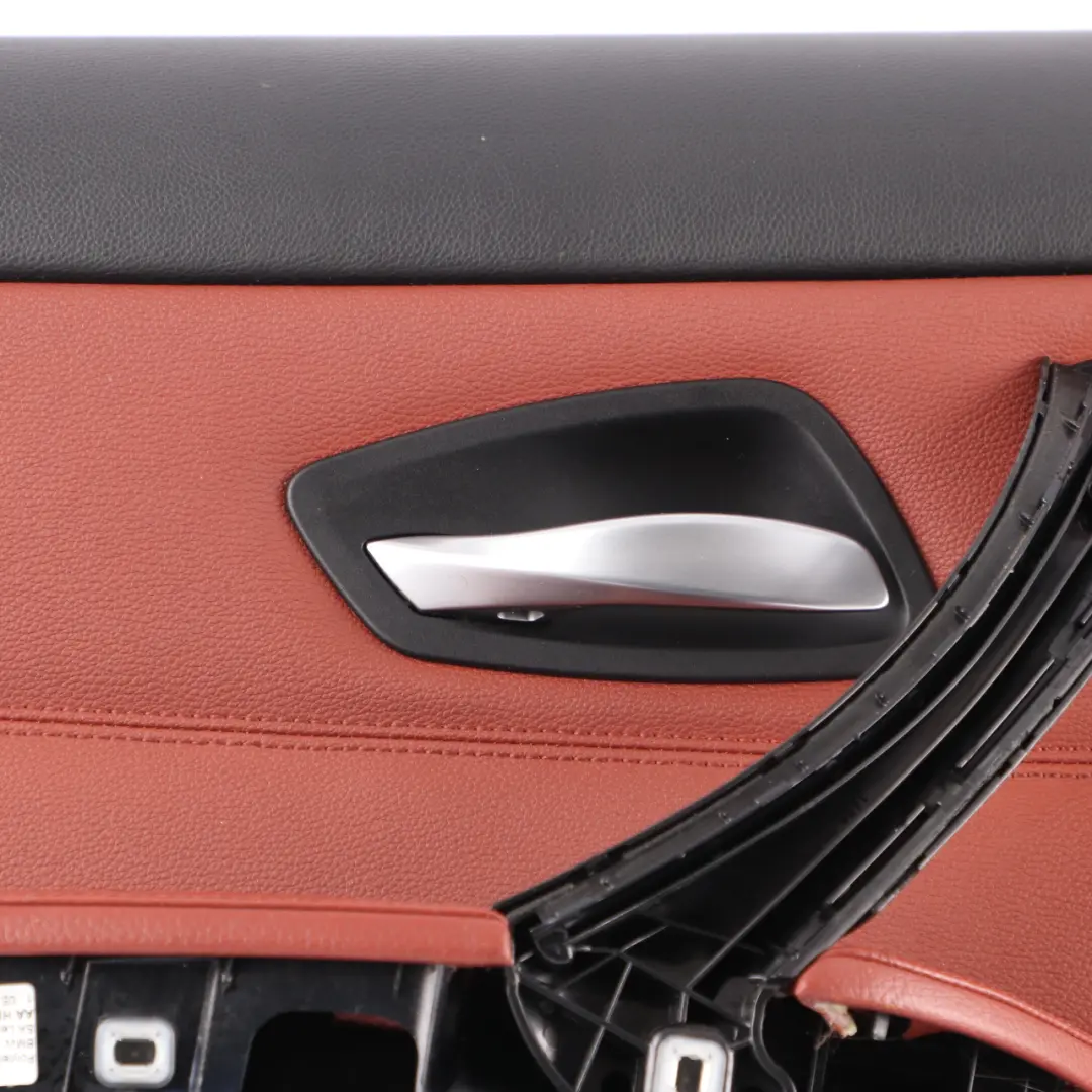 BMW E90 LCI Tarjeta de Puerta Trasera Panel Izquierdo Cuero Dakota Rojo Marrón - SKU 9167915 - Número de pieza 9167915