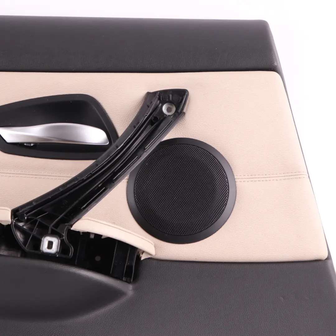 Tarjeta puerta trasera izquierda Panel cuero Oyster Trim para BMW E91 LCI Touring con número de pieza 9167931 BMW E91 LCI Touring Tarjeta puerta trasera izquierda Panel cuero Oyster Trim - SKU 9167931 - Número de pieza 9167931