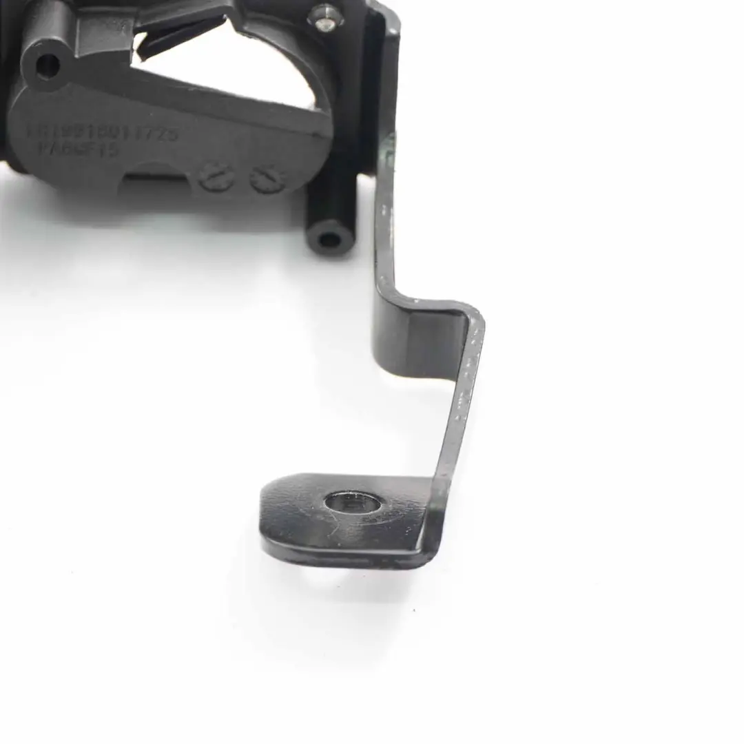 Tendine Avvolgibili Divisorie Sinistra Supporto Staffa per BMW F11 Touring con numero di parte 9168481 BMW F11 Touring Tendine Avvolgibili Divisorie Sinistra Supporto Staffa - SKU 9168481 - Numero di parte 9168481