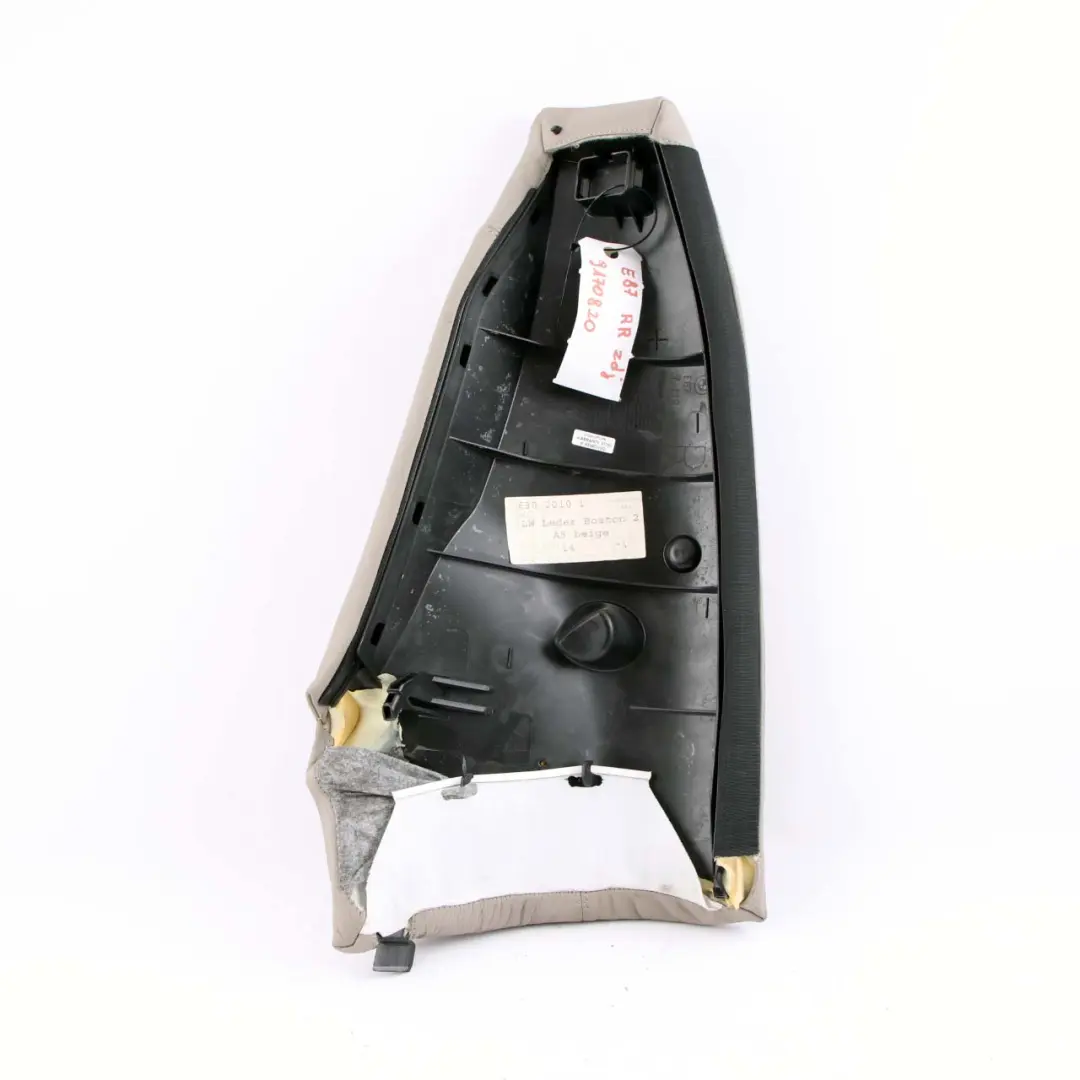 Rivestimento Laterale Sedili Posteriore Destro Pelle Boston Beige per BMW E87 LCI con numero di parte 9170820 BMW E87 LCI Rivestimento Laterale Sedili Posteriore Destro Pelle Boston Beige - SKU 9170820 - Numero di parte 9170820