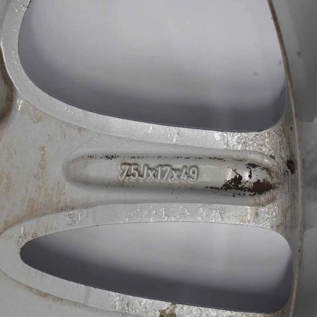 Cerchio in lega argento 17" ET:49 7,5J a 7 doppie razze per Volvo V70 con numero di parte 9173557 Volvo V70 Cerchio in lega argento 17" ET:49 7,5J a 7 doppie razze - SKU 9173557-2 - Numero di parte 9173557