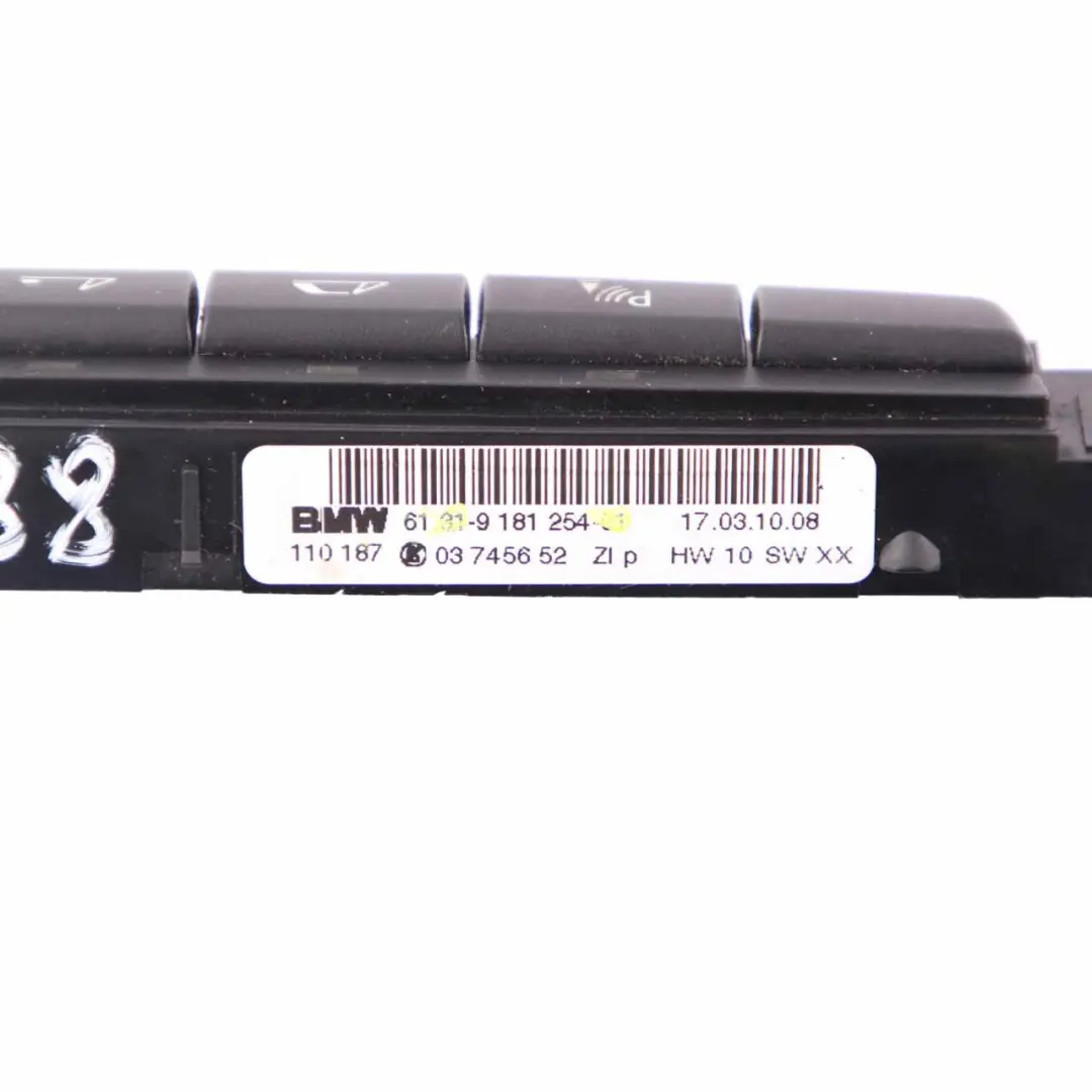 Pannello Controllo Console Centrale Pulsanti PDC Top Pieghevole per BMW E88 con numero di parte 9181254 BMW E88 Pannello Controllo Console Centrale Pulsanti PDC Top Pieghevole - SKU 9181254 - Numero di parte 9181254