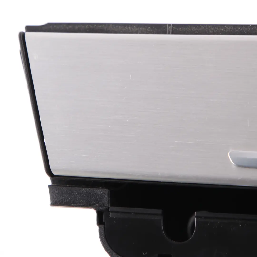 Popielniczka Zapalniczka Aluminium Srebrna do BMW F01 F02 F03 o numerze 9182502 BMW F01 F02 F03 Popielniczka Zapalniczka Aluminium Srebrna - SKU 9182502-2 - Numer Części 9182502