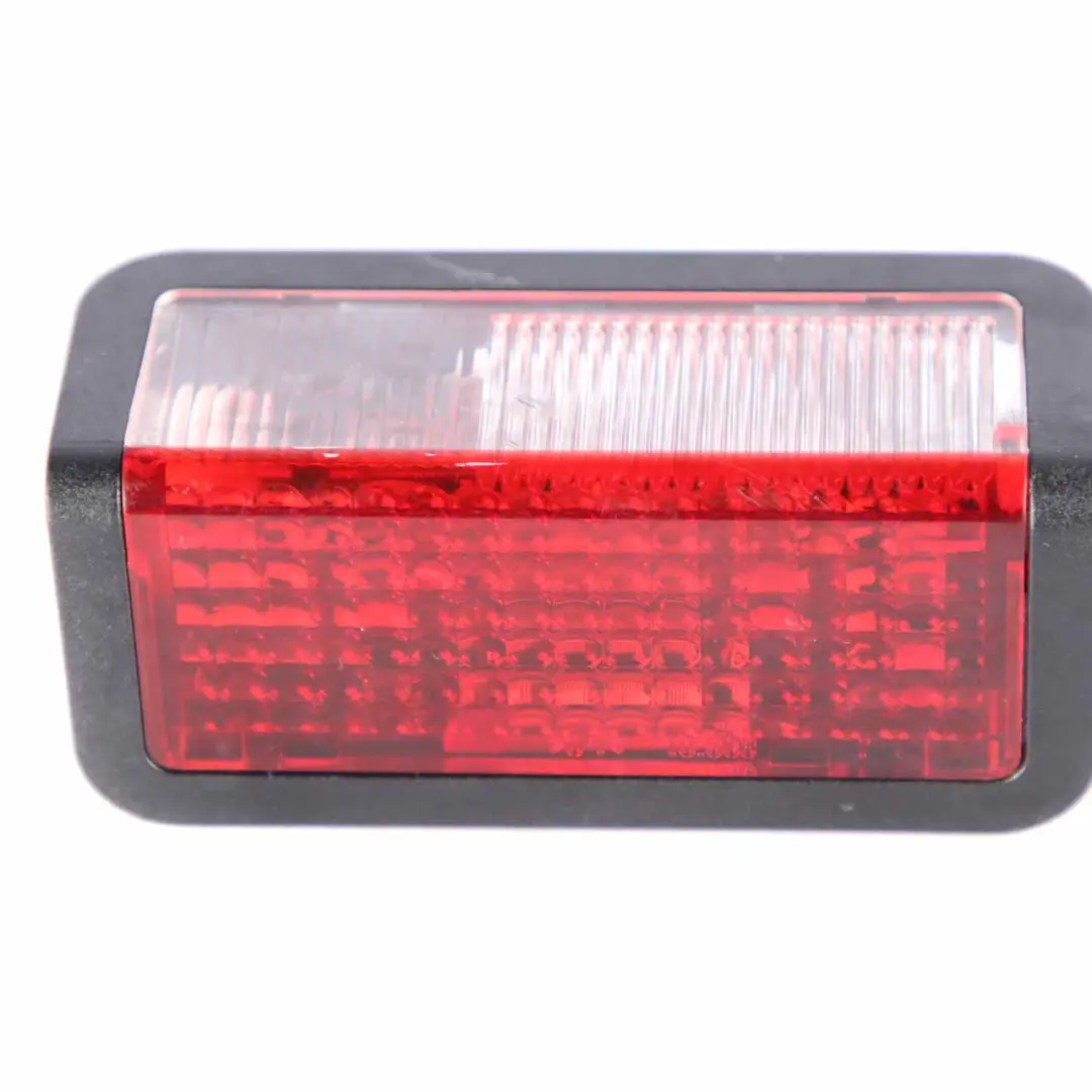 Oświetlenie Lampka Klapy Bagażnika do BMW F01 o numerze 9185401 BMW F01 Oświetlenie Lampka Klapy Bagażnika - SKU 9185401 - Numer Części 9185401