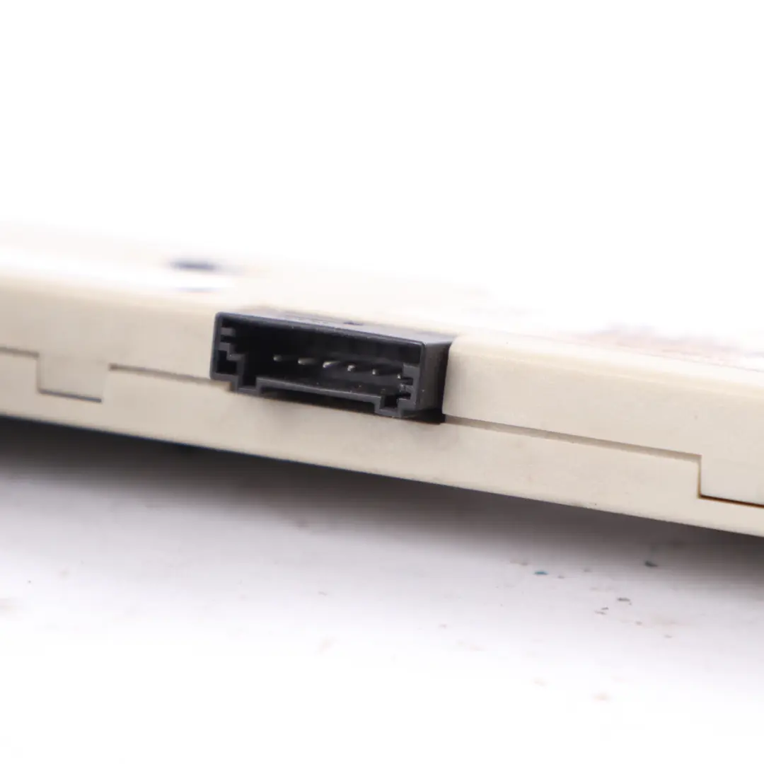 Aerial Antenna Amplifier Diversity DAB Control Unit to BMW E82 E90 E92 with Part number 9187644 BMW E82 E90 E92 Aerial Antenna Amplifier Diversity DAB Control Unit - SKU 9187644 - Part number 9187644