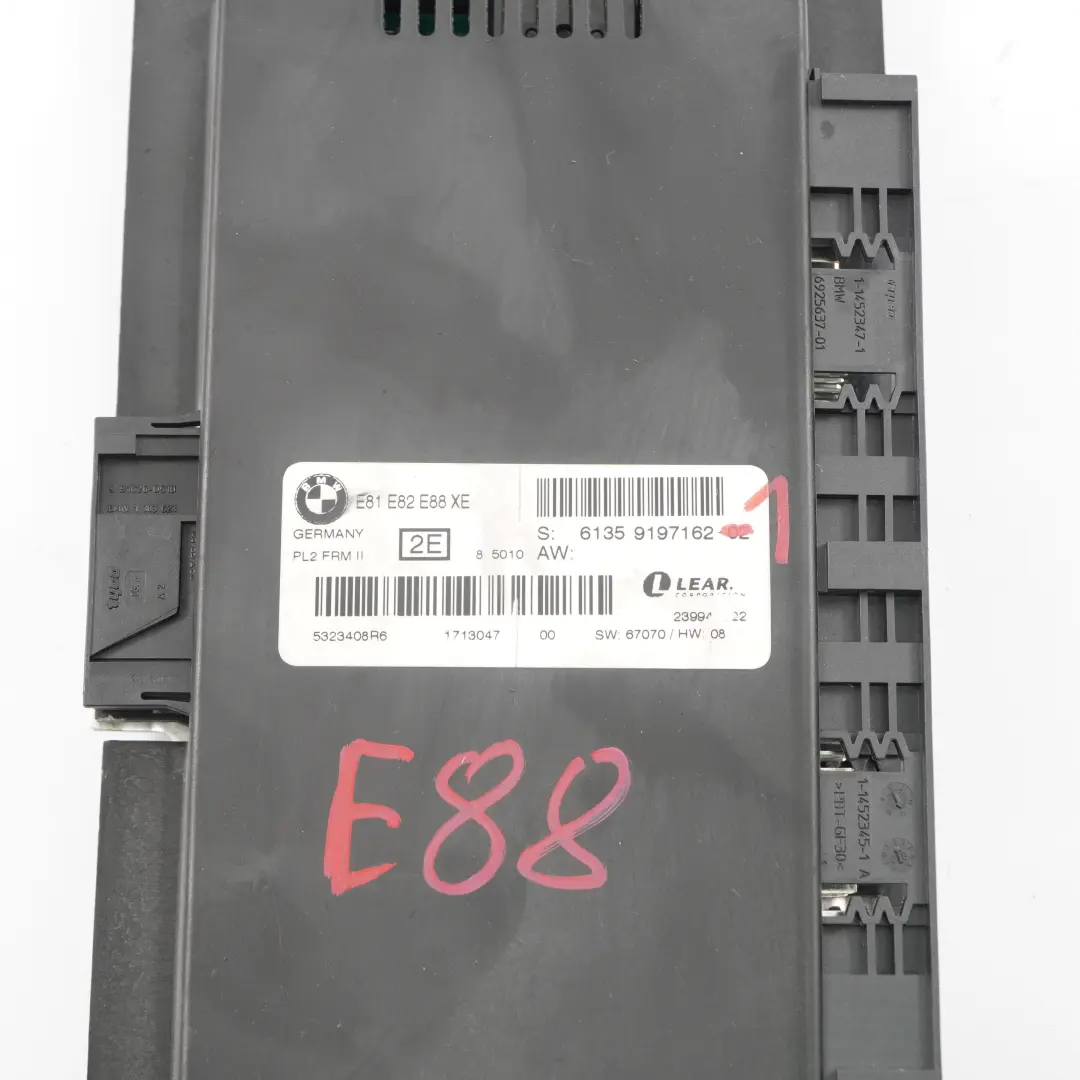 Sterownik moduł świateł PL2 FRM II do BMW E88 o numerze 9197162 BMW E88 Sterownik moduł świateł PL2 FRM II - SKU 9197162-1 - Numer Części 9197162