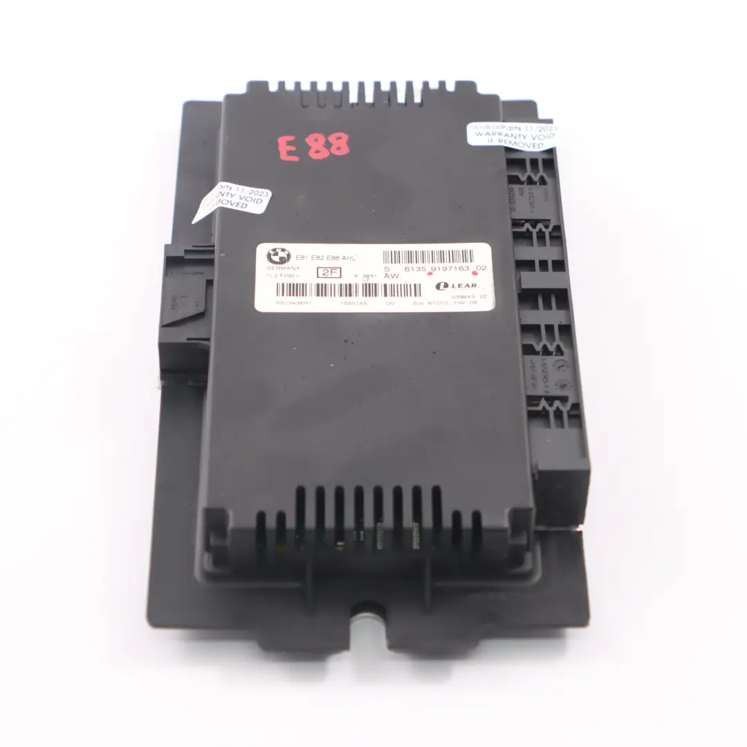 Modulo luci vano piedi Unità controllo ECU PL2 FRM II per BMW E88 Cabrio con numero di parte 9197163 BMW E88 Cabrio Modulo luci vano piedi Unità controllo ECU PL2 FRM II - SKU 9197163 - Numero di parte 9197163