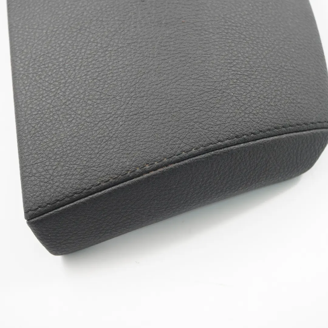 Consola Central Apoyabrazos Cubierta Parte Trasera Negro para BMW F13 F12 con número de pieza 9197293 BMW F13 F12 Consola Central Apoyabrazos Cubierta Parte Trasera Negro - SKU 9197293 - Número de pieza 9197293