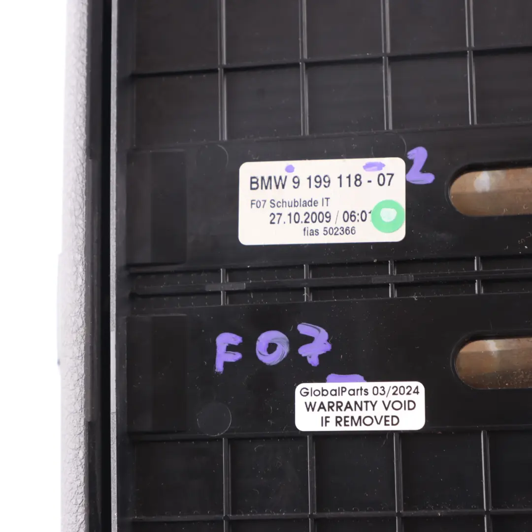 Boîte rangement Tableau bord Console centrale supérieur Noir pour BMW F07 à propos du numéro de pièce 9199118 BMW F07 Boîte rangement Tableau bord Console centrale supérieur Noir - SKU 9199118-2 - Numéro de pièce 9199118
