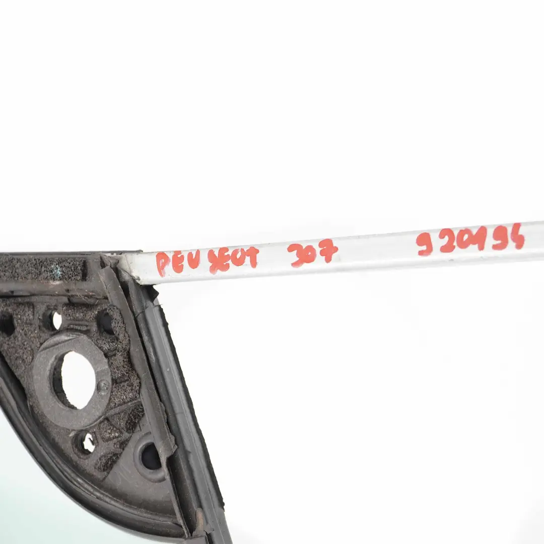 Side Quarter Window Front Door Left N/S Triangle Glass AS2 to Peugeot 307 with Part number 920194 Peugeot 307 Side Quarter Window Front Door Left N/S Triangle Glass AS2 - SKU 920194 - Part number 920194